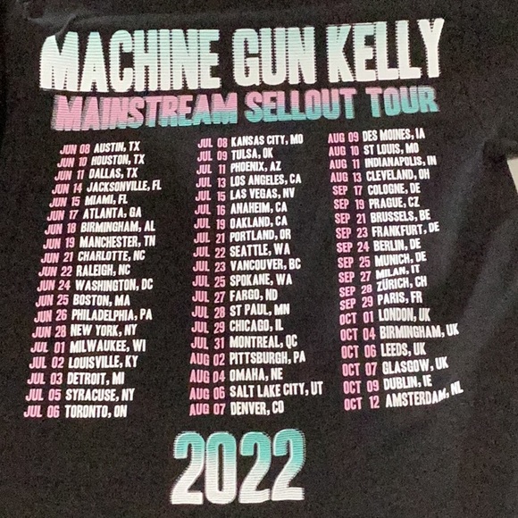 Machine gun Kelly, 2022 tour shirt - Picture 2 of 5